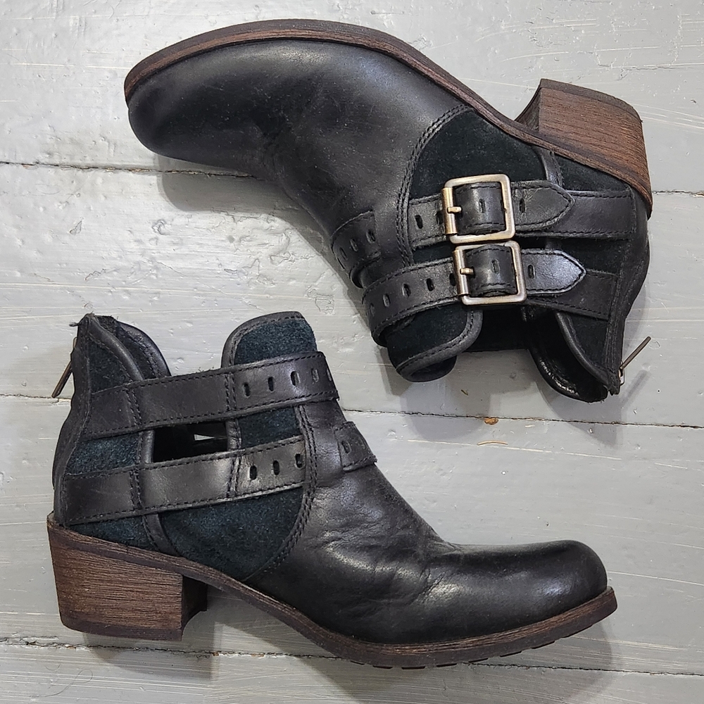 Ugg Patsy Black Leather Cutout Belted Buckle Deta… - image 3